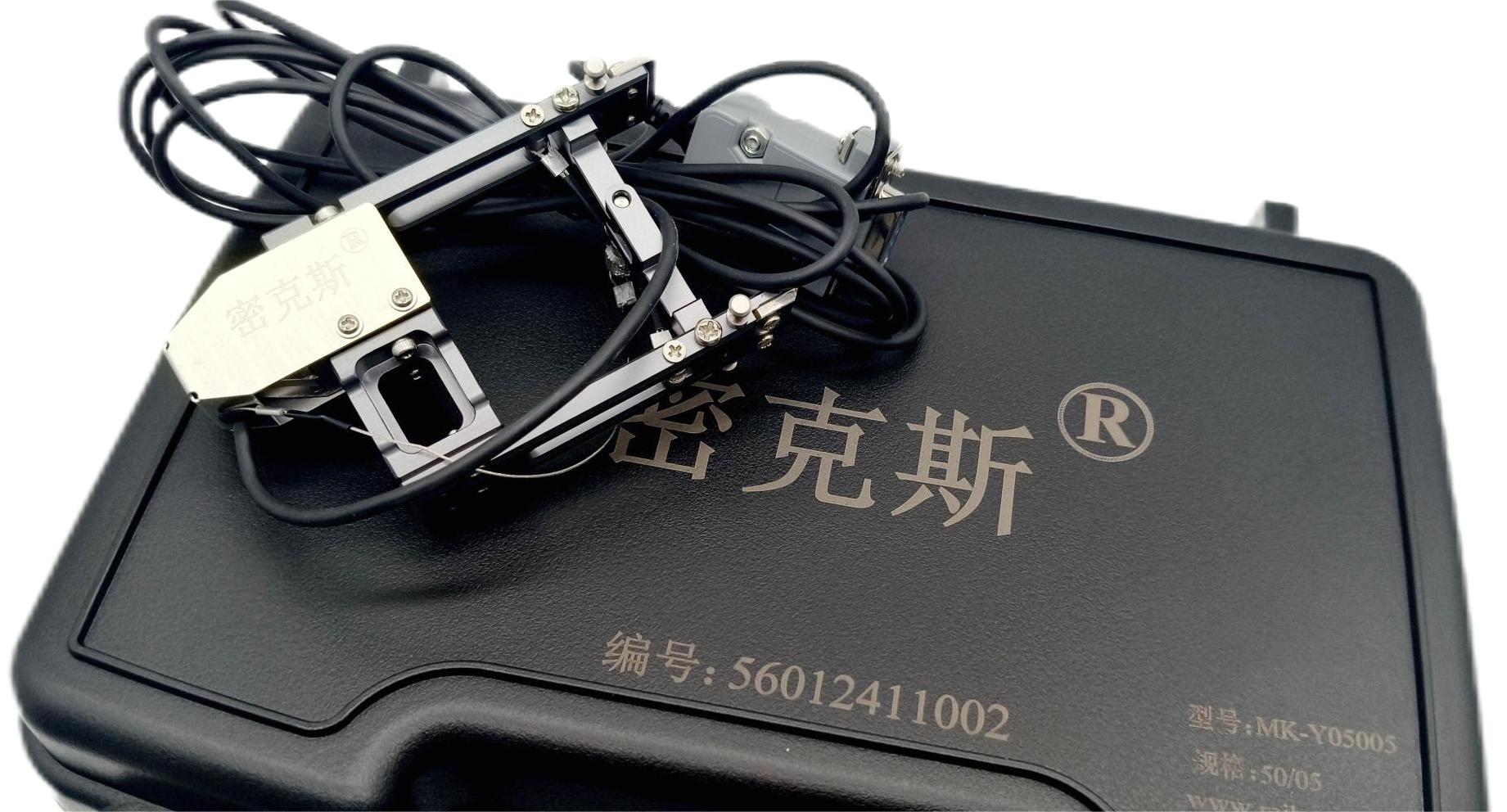 引伸計
